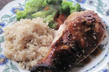 Extra healthy roast chicken with brown rice and boiled vegetables